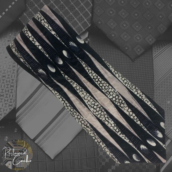 Abstract Diamond Pattern Tie - Picture 1 of 5